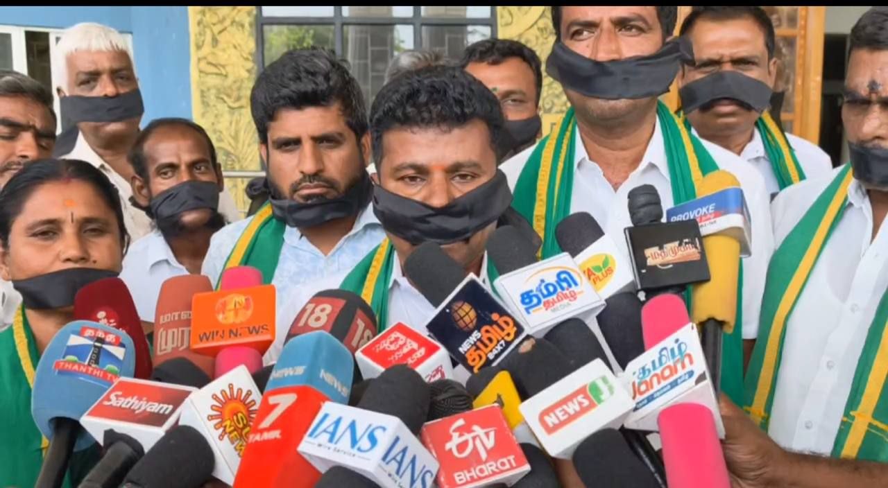 Black Ribbons, Walkout: Farmers Allege CM Failed to Keep Poll Promise on Crop Loan Waiver