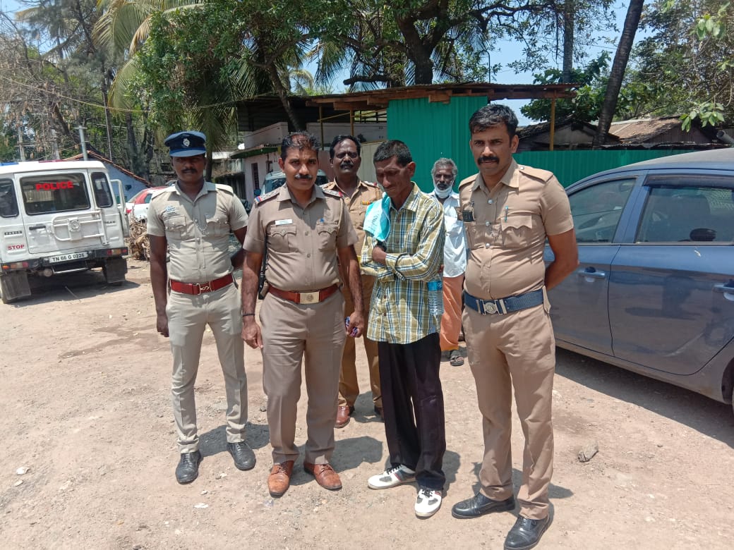 Coimbatore City police lauded..! Rescue mentally disturbed man, gives hair  cut and food - Simplicity